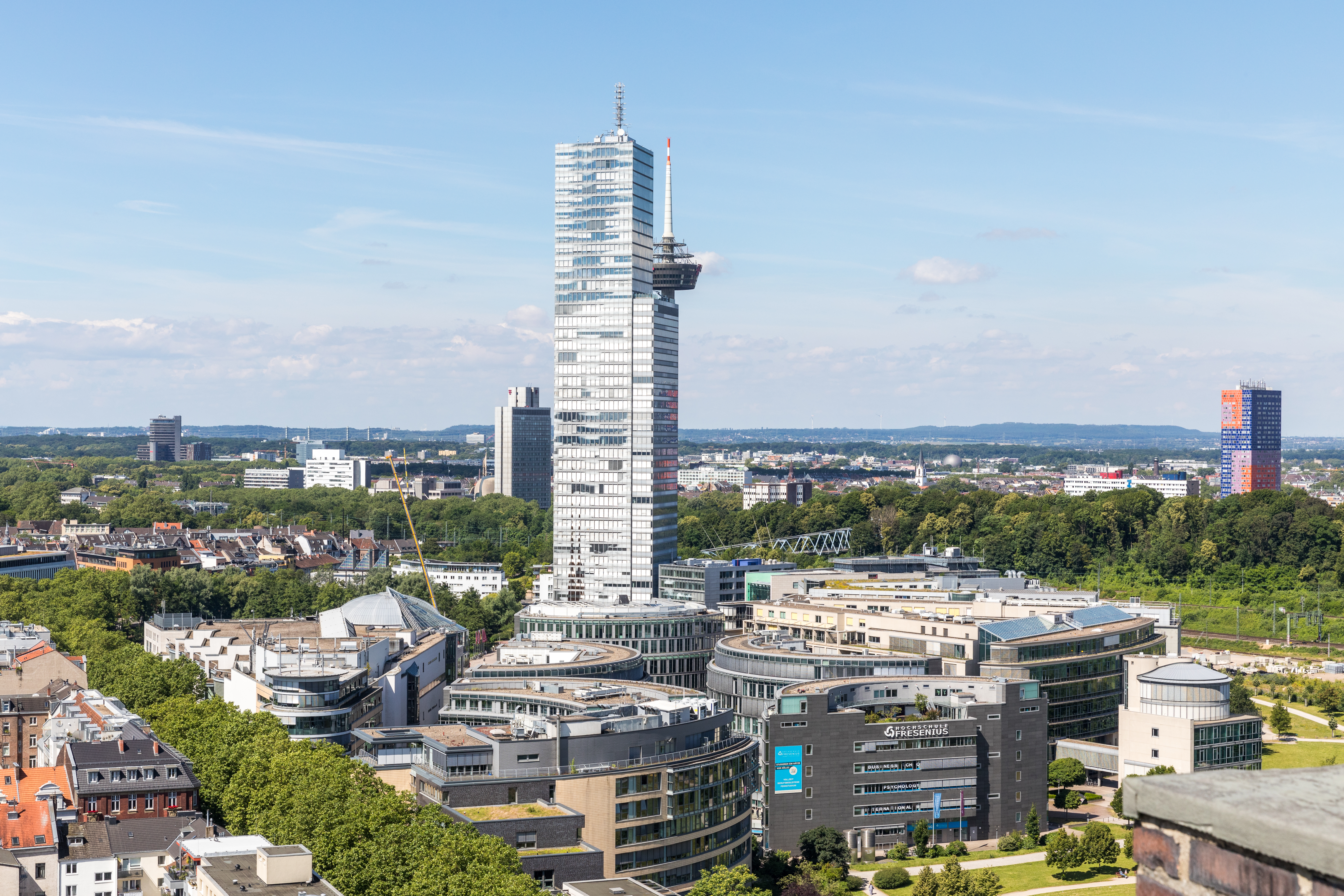 Motionhouse „Wild" — Tanz und Akrobatik unter freiem Himmel im Mediapark